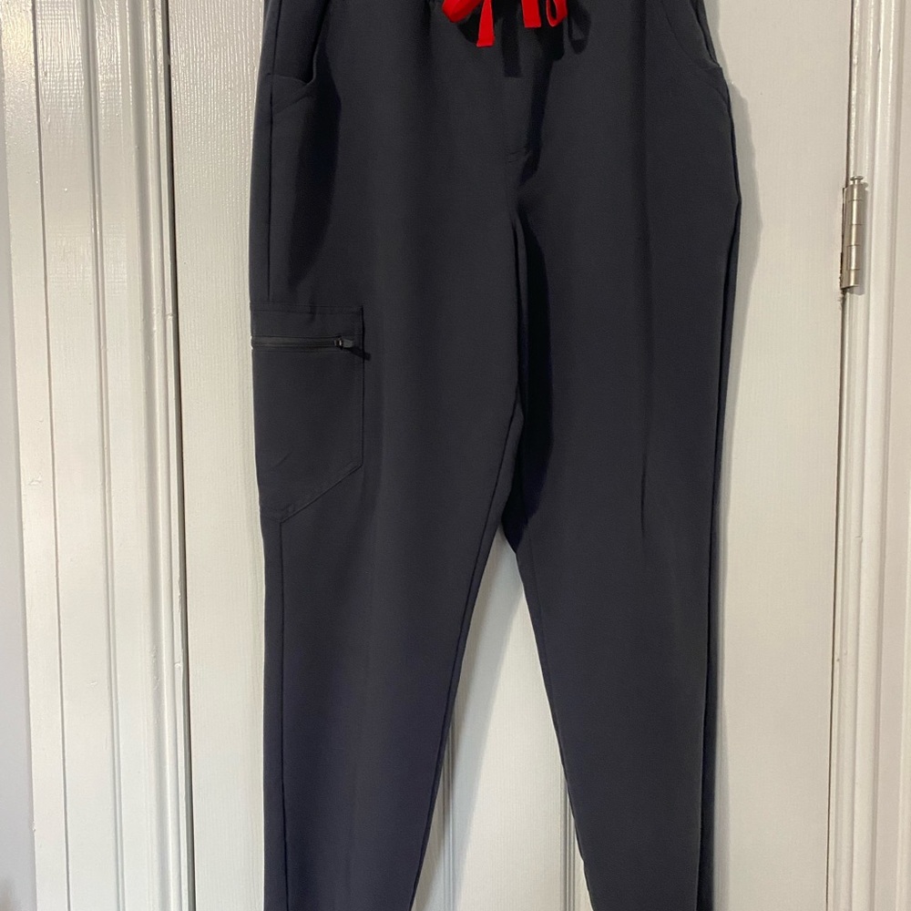Women’s Figs Scrubs NWOT M